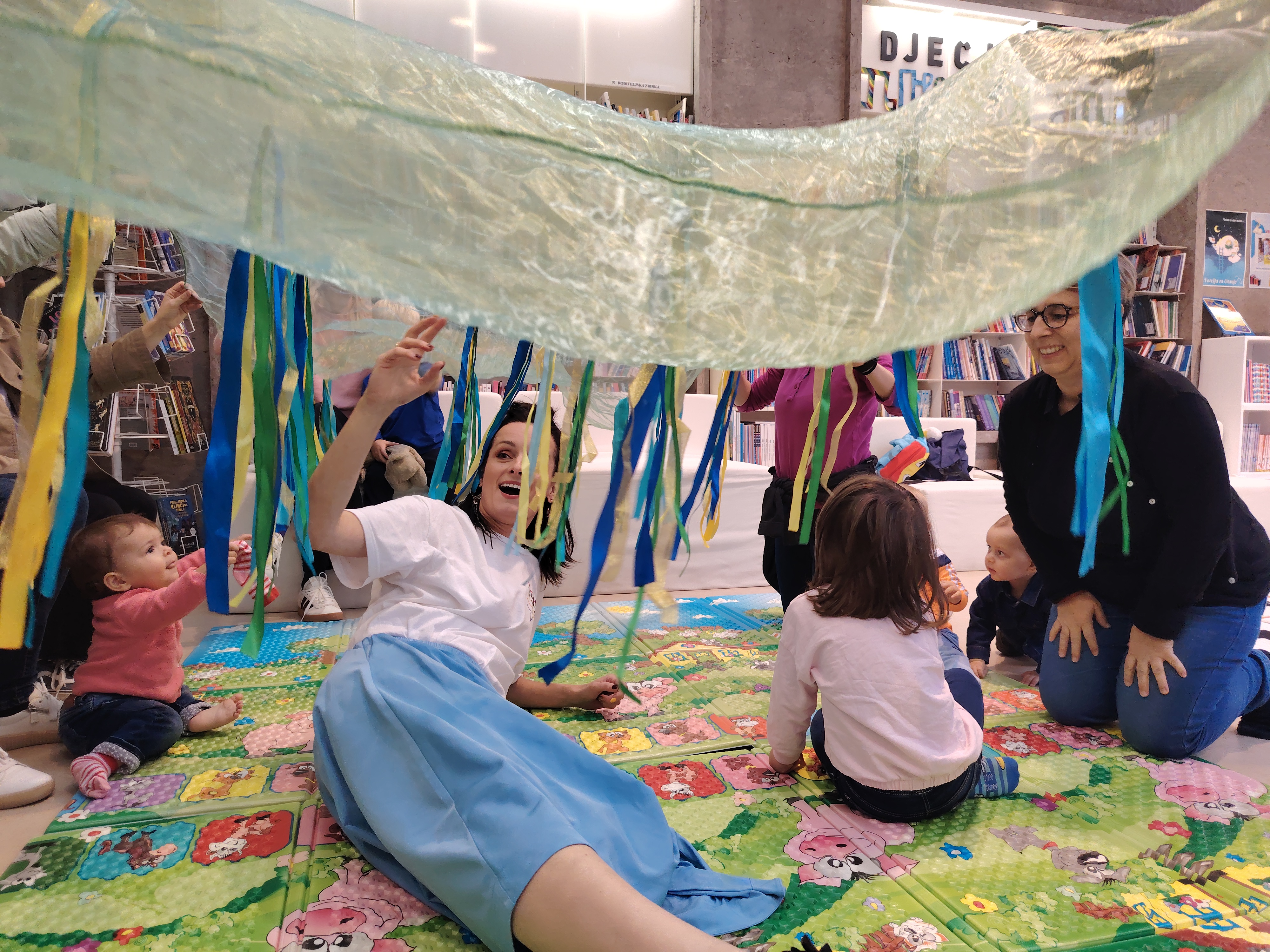 Posebno izdanje programa „I beba knjigu treba“ u ritmu Gugumella