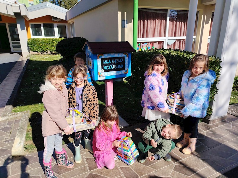 Akcijom darivanja prikupljeno šezdesetak dječjih knjiga za Male knjižnice na otvorenom