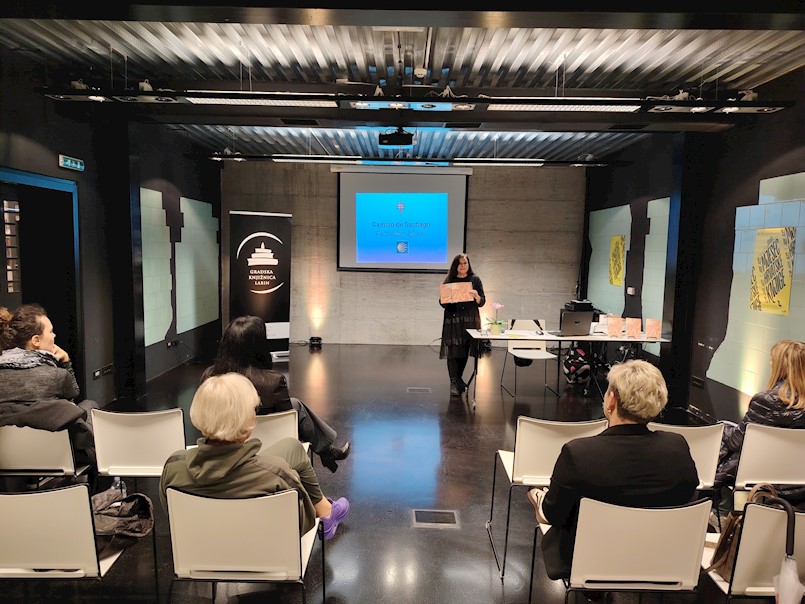 MHK // Održano multimedijalno putopisno predavanje i predstavljanje knjige „Ispovijest na putu u Santiago“ Marine Juranić