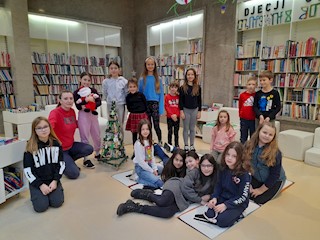 Veselo i kreativno blagdansko druženje s osnovnoškolcima u Knjižnici