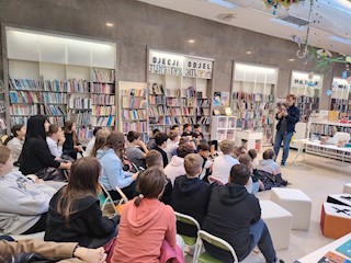 MHK // Odabrali knjižničari: Susret s Igorom Baksom!