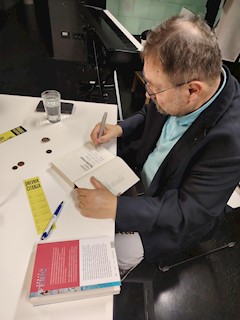 Književni susret sa Zoranom Ferićem – večer ispunjena glazbom, humorom i emocijom