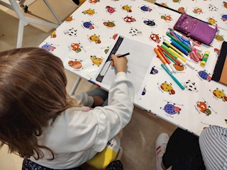 MHK // Održana edukativno-kreativna radionica "Čitamo i stvaramo: odabrala knjižničarka“