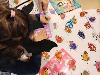 MHK // Održana edukativno-kreativna radionica "Čitamo i stvaramo: odabrala knjižničarka“