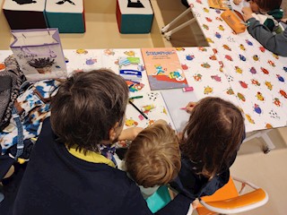 MHK // Održana edukativno-kreativna radionica "Čitamo i stvaramo: odabrala knjižničarka“