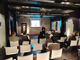 MHK // Održano multimedijalno putopisno predavanje i predstavljanje knjige „Ispovijest na putu u Santiago“ Marine Juranić