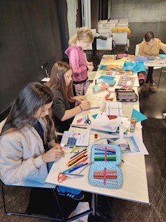 Održana likovno-kreativna radionica „Trebaju li knjige šal?“