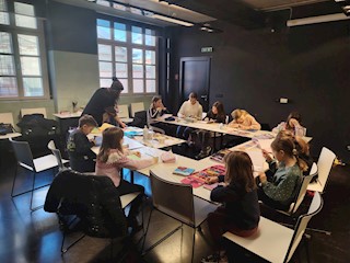 Održana likovno-kreativna radionica „Trebaju li knjige šal?“