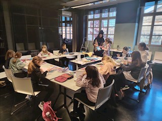 Održana likovno-kreativna radionica „Trebaju li knjige šal?“