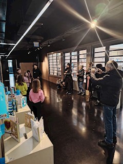 Održana likovno-kreativna radionica „Trebaju li knjige šal?“