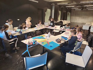 Održana likovno-kreativna radionica „Trebaju li knjige šal?“